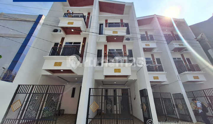 Rumah Baru Dijual Duri Kepa 3 Lantai lebih besar - LT 68m2