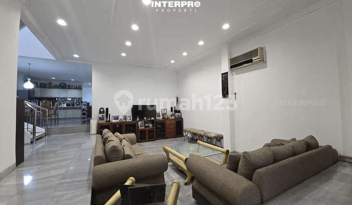 Rumah Dijual Jelambar Grogol Furnished Hadap Barat Laut - 176M2 2