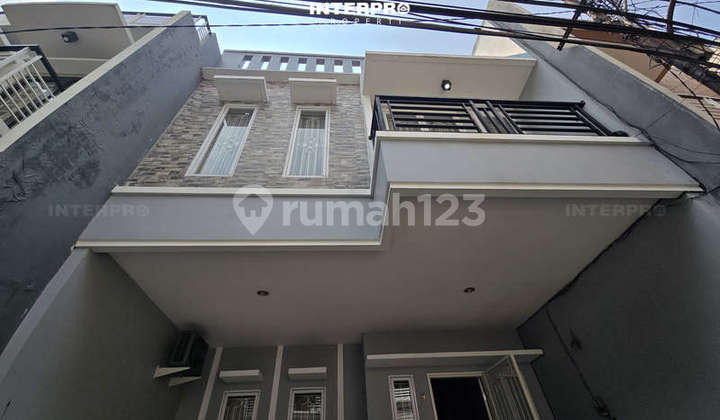 Rumah Siap Huni Dijual Tanjung Duren Hadap Selatan - LT 66M2