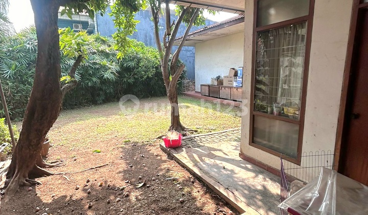 Dijual rumah tua, hitung tanah saja Di JL Musyawarah II, Kebun Jeruk, Jak bar