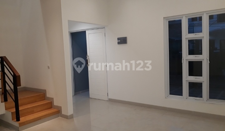 Rumah Bagus Semi Furnished SHM Kelapa Gading, Jakarta Utara 2