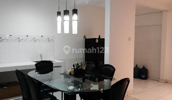 Rumah 2.5 lantai Furnished Di Kelapa Gading 2