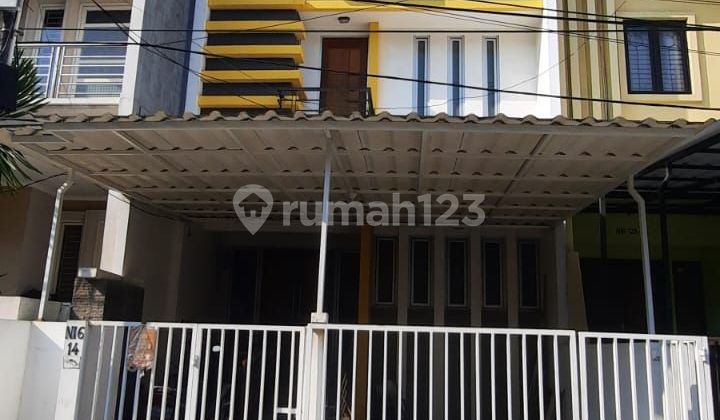 Rumah 3 lantai Bagus di Kelapa Gading Rumah 3 lantai Bagus di Kelapa Gading