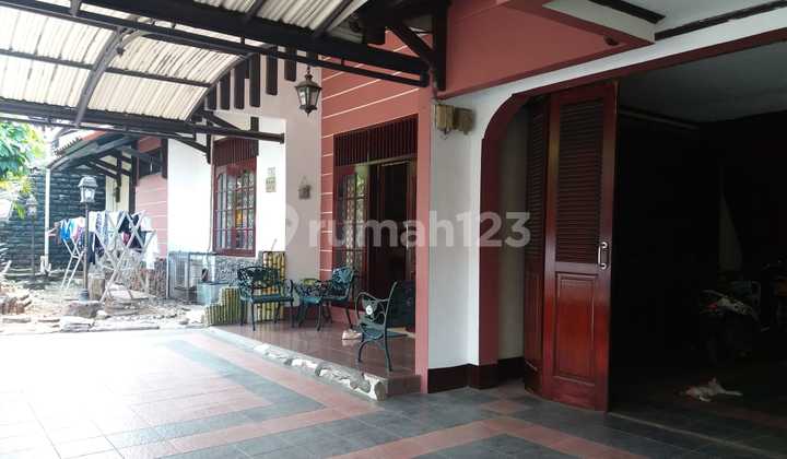 Spacious Ready-to-Occupy House in Kelapa Gading Spacious Ready-to-Occupy House in Kelapa Gading