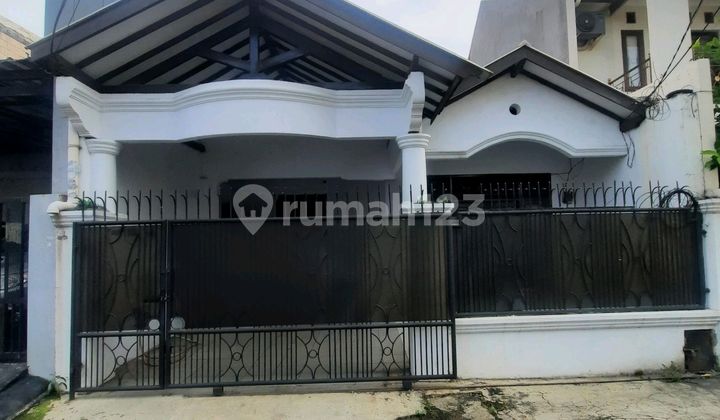 Rumah Kayu Putih 1.5 Lantai Rumah Kayu Putih 1.5 Lantai