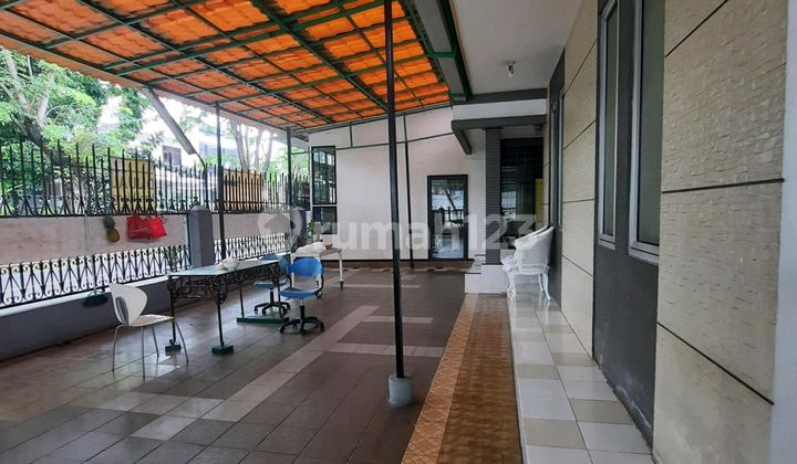 Lokasi Strategis, Rumah Hoek Cocok untuk Usaha