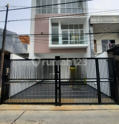 3.5-Story House in Kelapa Gading