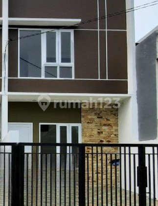 Ready-to-Occupy House for Sale in Gading Griya Lestari