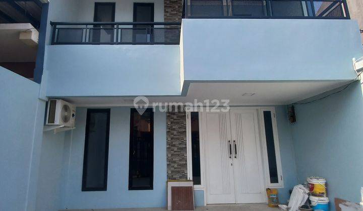 Rumah 3 Lantai Baru Semi Furnished SHM di Kelapa Gading, Jakarta Utara 1