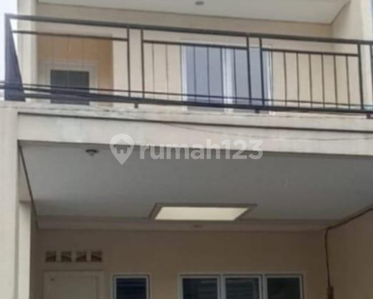 Nice 3-Story House in Kelapa Gading Nice 3-Story House in Kelapa Gading