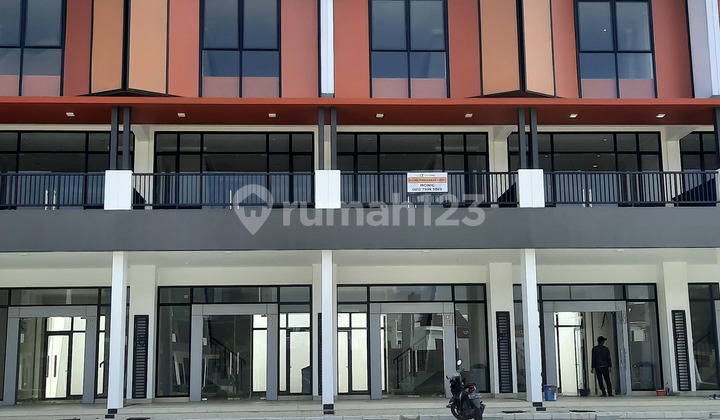 Brand New 3-Storey Shop House in Summarecon Crown Gading (EH0903R) 2