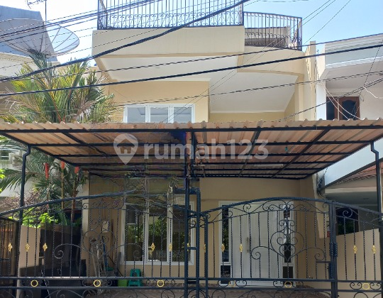 Rumah 3 Lantai Bagus SHM di Kelapa Gading, Jakarta Utara Di0301s