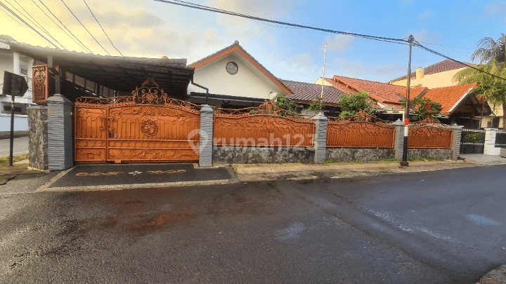 Rumah Bagus Semi Furnished SHM di Cipinang Melayu, Jakarta Timur 1