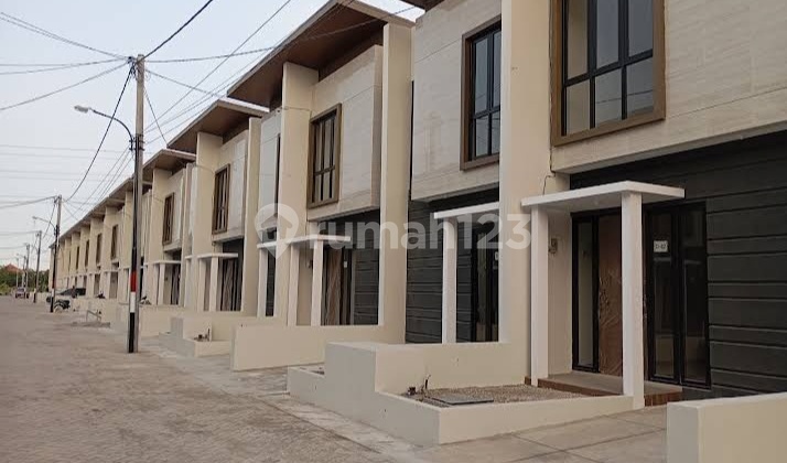 2-Story House in East Surabaya * Alana Wonorejo * Beautiful Pool 2