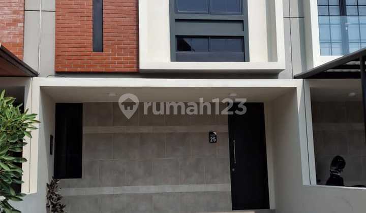 Mentari Beach House, 2 Floors, Kejeran North Surabaya. Stunning Pool 2