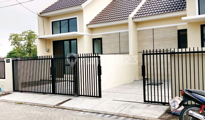 One-Story Juanda Sidoarjo House *Permata Kwangsan* Excellent Condition One-Story Juanda Sidoarjo House *Permata Kwangsan* Excellent Condition