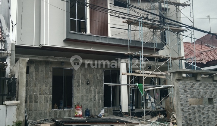 Surabaya Manyar Jaya House, Nice Pool 2