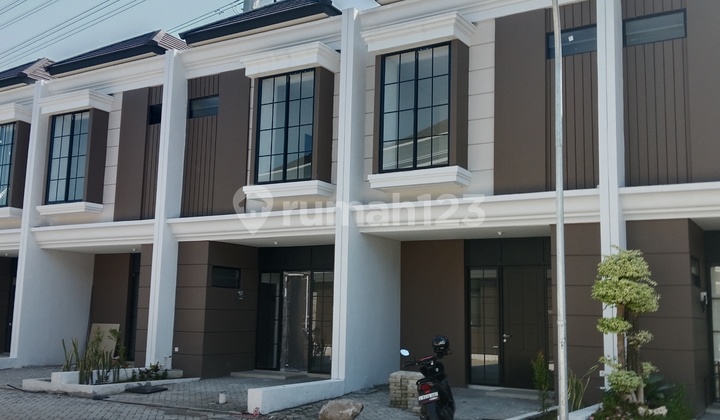 Rumah Regency One (east Poin ) 2 Lanti Surabaya Timur .selangkah Pakuwon City.ciamik Pool 1