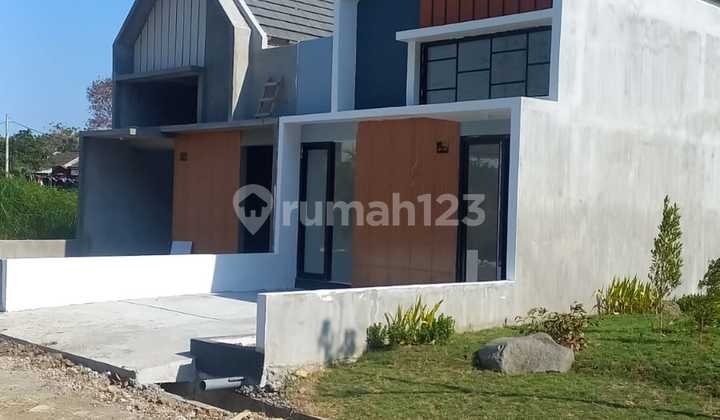 The Quen Resident House, Cerme Gresik, Beautiful Pool The Quen Resident House, Cerme Gresik, Beautiful Pool