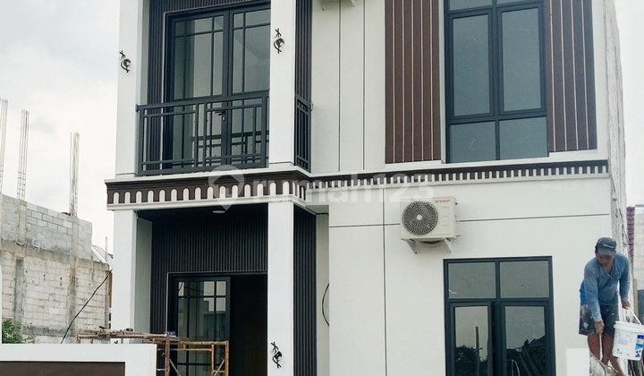 Rumah 2 Lantai Surabaya Timur Medokan. Ciamik Pool Rumah 2 Lantai Surabaya Timur Medokan. Ciamik Pool