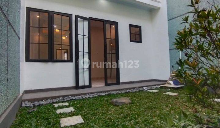 Rumah Mewah 3 Lantai 10 Menit Ke Tol Tb Simatupang 2