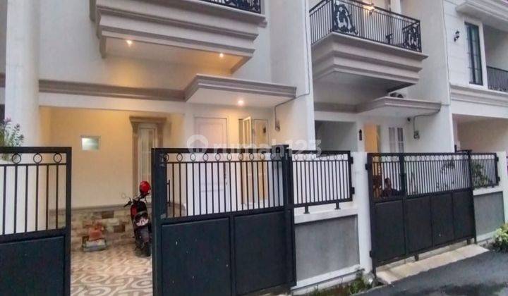 Dijual Rumah Classic 2 Lantai Dekat Ke Tol Sawangan Depok 1