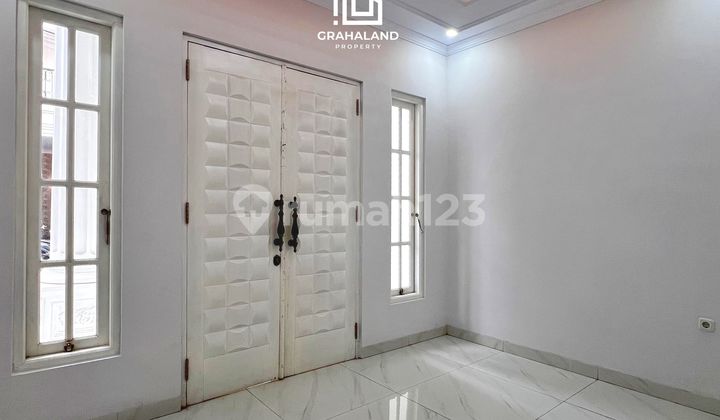 For Sale 3-Storey Classic Luxury House with Rooftop in Jagakarsa 2