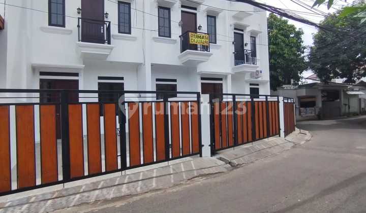 New House Ready to Occupy Two-Car Access Last Unit in Jagakarsa 2