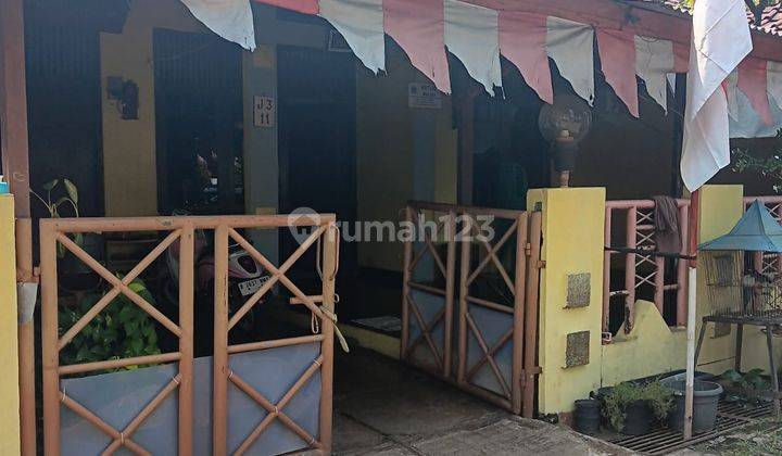 Rumah Dalam Komplek Lokasi.strategis Dekat Ke Jalan.raya Di Villa Melati Mas 1