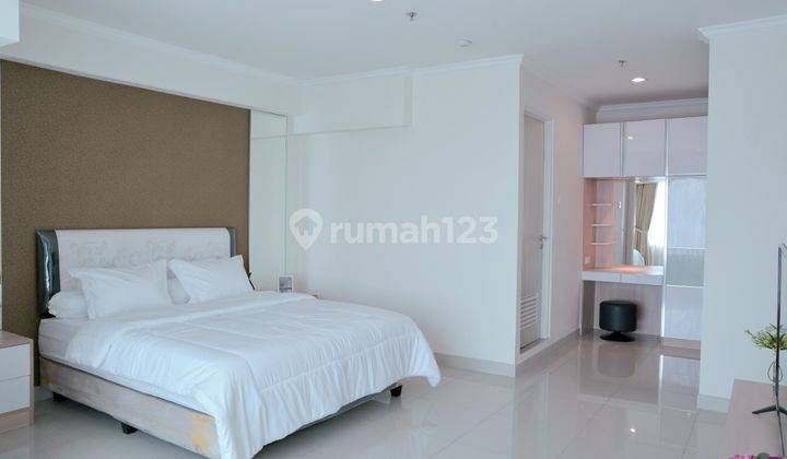 kamar tidur apartemen grand kamala lagoon 5