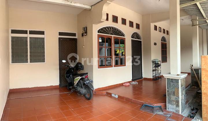 For Rent: Well-Maintained Rungkut Permai House Ready to Occupy 2