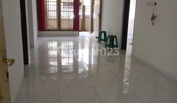 For Rent: Well-Maintained Semolowaru House, Ready to Occupy, Strategic Campus Area Location.