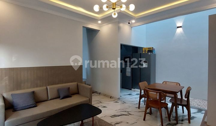 ruang tamu rumah modern jagakarsa jaksel dekat