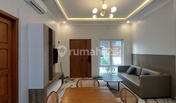 ruang makan rumah modern jagakarsa jaksel dekat
