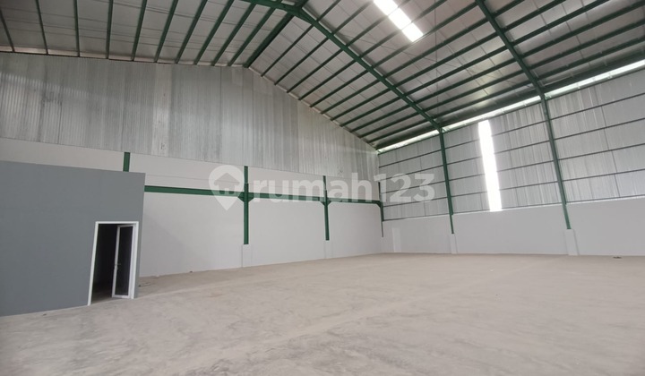 For Rent: Warehouse in a strategic location by the roadside, with 40ft container access, Berau - Gunung Tabur.