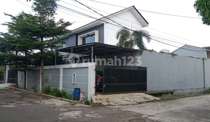Rumah lux 2 lantai ada kolam renang di sayap batununggal