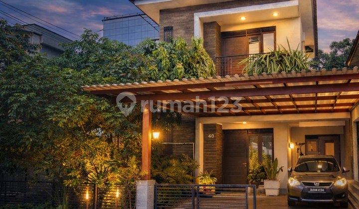Rumah Bagus One Gates di Grand Sharoon Kota Bandung Rumah Bagus One Gates di Grand Sharoon Kota Bandung