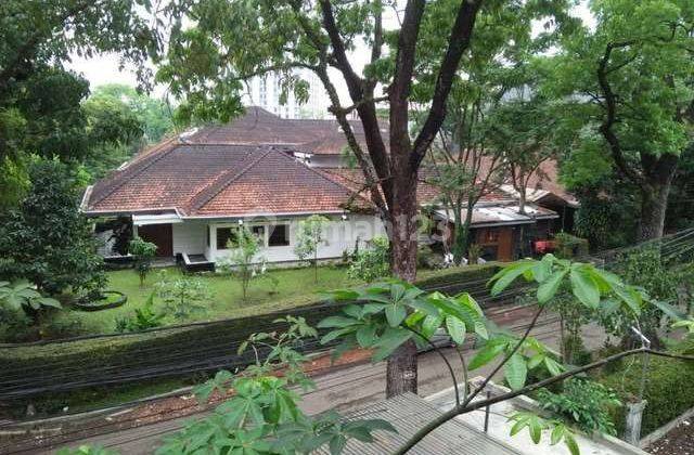 rumah lama mewah terawat Sayap Dago bandung kota 1