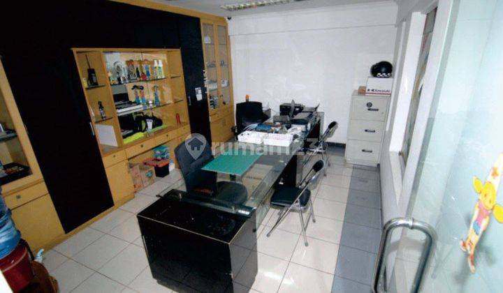 Gedung Showroom Lokasi Strategis Sentra Otomotif 2