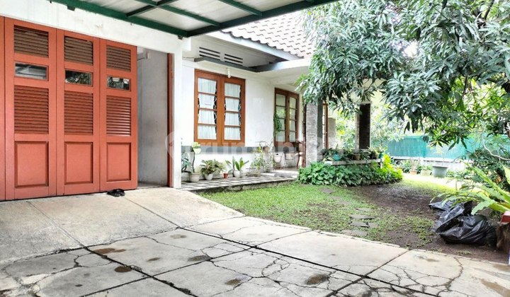 Well-maintained house ready to occupy, best favorite, Sayap Riau, R E Martadinata. 2