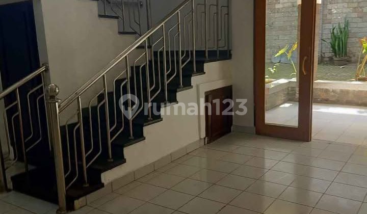Rumah Sangat Terawat di Komplek Dosen Unpad Cigadung 2