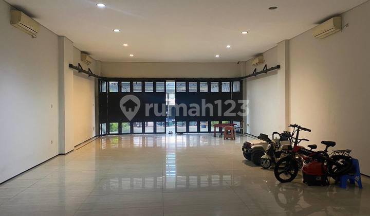 Rumah lux 3 lantai best location mainroad cihampelas 2