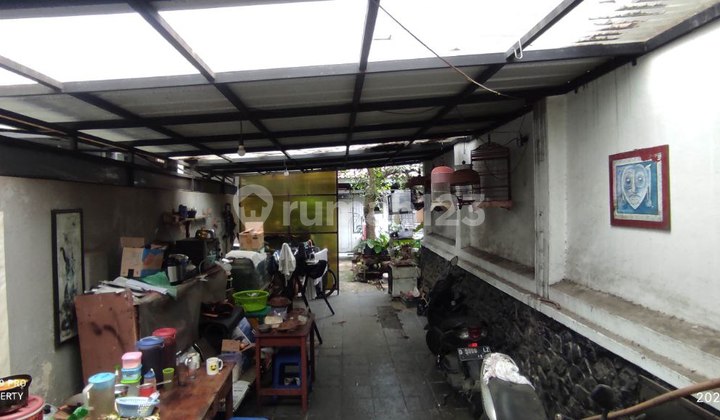 Old Riau wing house Cihapit Bandung city 2