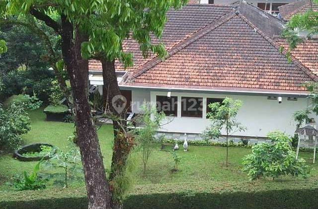 rumah lama mewah terawat Sayap Dago bandung kota 2