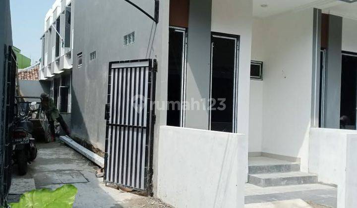 Rumah kecil 2 lantai, bangunan kokoh design Minimalis. Strategis di pusat kota Jakarta, Serdang, Kemayoran. Bebas banjir!  2