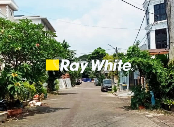 For sale villa garden house in Meruya, Kembangan, West Jakarta 2