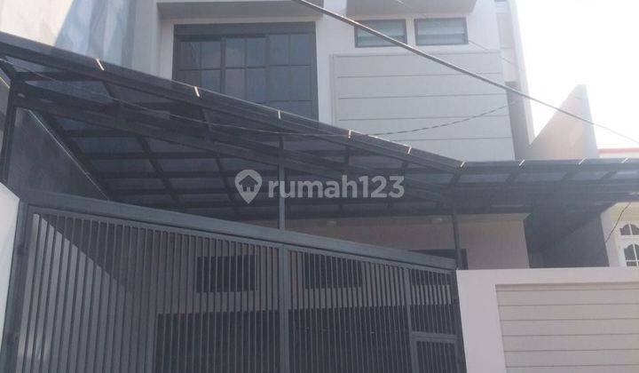 Rumah modern 2 lantai di komplek nyaman di sunter 1