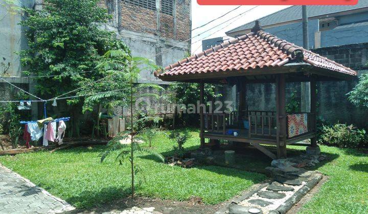 Rumah luas ada saung gazebo pribadi di lubang buaya 1