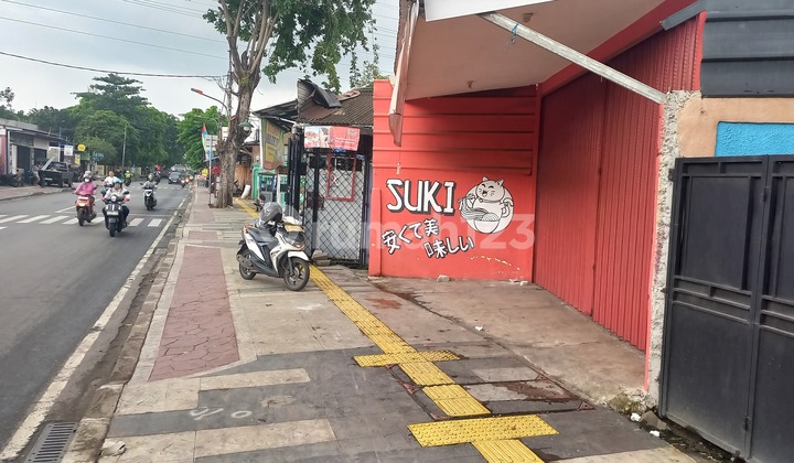 Roadside Shophouse Ready for Business in Pondok Bambu 1
