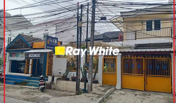 For rent: House for business (restaurant, cafe, office, warehouse, etc.) in a highly strategic location, Kebayoran Baru, South Jakarta.